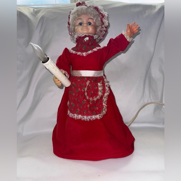 VINTAGE RENNOC ANIMATION CHRISTMAS MRS CLAUS 19” GLOWING CANDLE MISSING GLASSES. - Picture 1 of 4